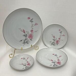 Castlecourt Rose Glow Japan Fine China 4 Piece Place Setting Pink Silver Rimmed